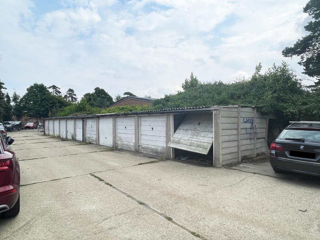 Lot: 103 - ELEVEN LOCK-UP GARAGES -